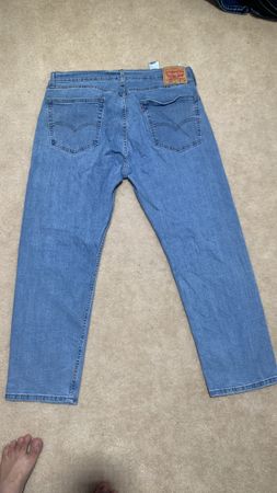 Men mix Levi’s pants