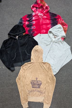 Sweat-shirts à capuche zippés pour femmes Juicy Couture
8 pièces, (J:014)