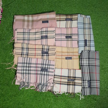 CLASSICAL BURBERRY SCARF