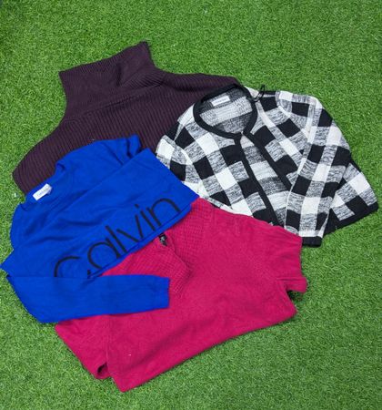 1764 - Calvin Klein Sweaters