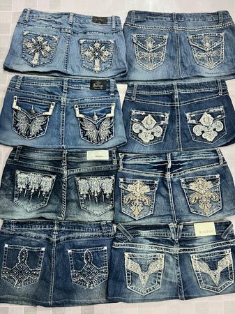 Jupes mini upcyclées R340 entièrement ornées