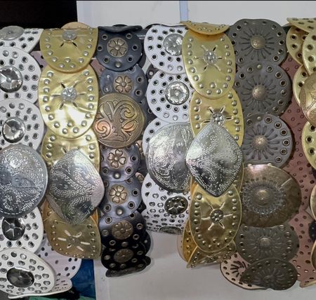 Y2K “Mystery Bundle” ceintures chunky, à grosse boucle, avec des clous (Re-00)