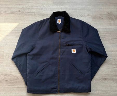 Revente personnalisée de veste Carhartt retravaillée