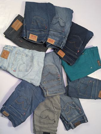 「ウィメンズ リーバイス ジーンズ」