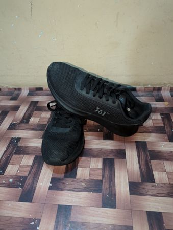 NIKE BRANDED SNEAKERS