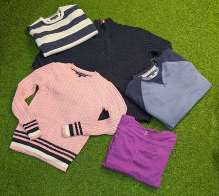 8109 - Tommy Hilfiger Sweaters & Sweatshirt