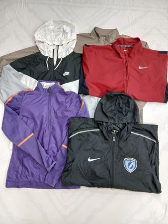 ZV1476 Nike Light Zipper Jackets