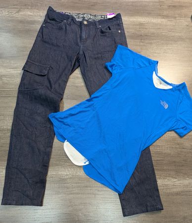 3075 - The North Face, Columbia T-Shirts, Legging , Jeans