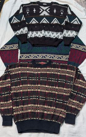 DUNKELSCHATTIG GEDRUCKTES STRICKMATERIAL FÜR HERREN