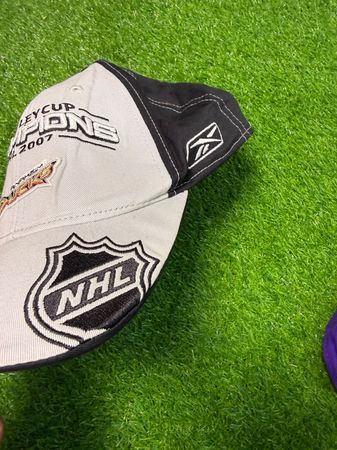 AVG-0146 NFL/NHL Caps