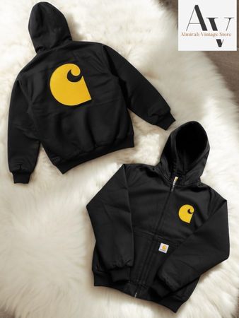 Jaqueta com capuz bordada em preto estilo rework da Carhartt