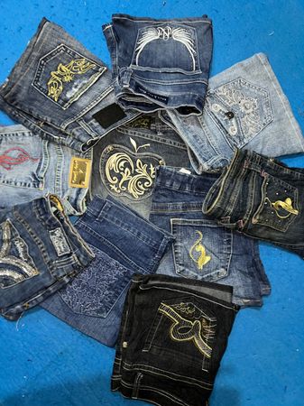 Apple Bottoms And other brand mini skirts /065