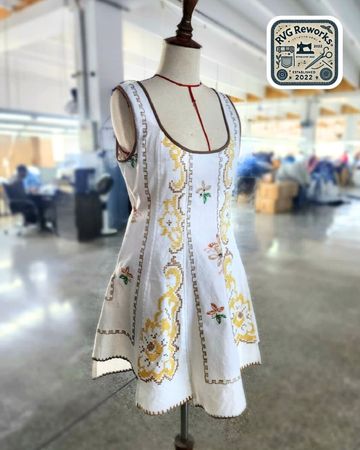 Vestido de Toalha de Mesa Reciclada