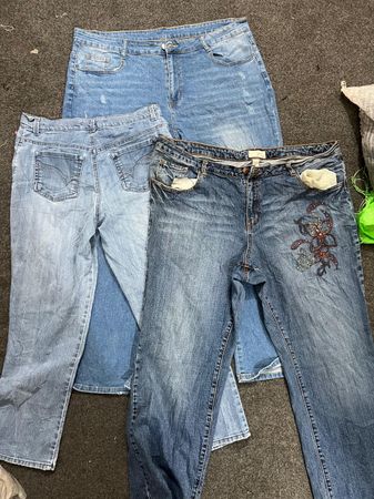 Jeans vintage acampanados Y2K con adornos