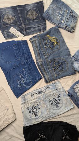 Jupes mini brodées magnifiques 😍