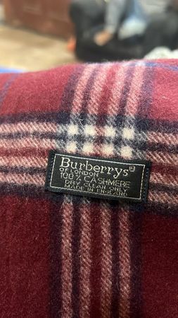 Cachecol Burberry escolhido à mão personalizado