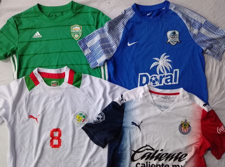 cr6384 Vintage Football T-Shirts