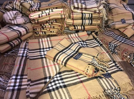 Custom handpick Burberry scraf