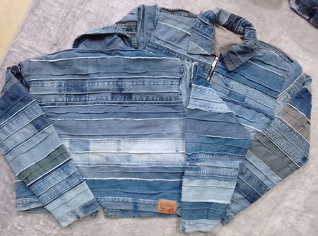 CR6625 Jaqueta com Cinto Levi’s Reciclada