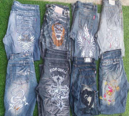 Japanische bestickte Jeans