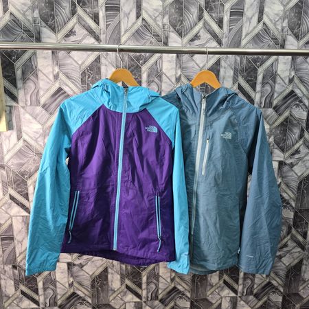 AVG-0220 The North Face Windbreaker