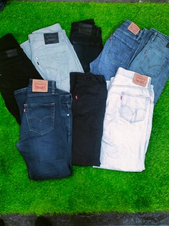 Les jeans Levi's mélangent des codes et des couleurs.
