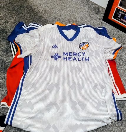 Bundle di 8 Maglie da Calcio Autentiche Rivenditore