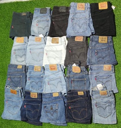 LEVI’S MINI ROCKS (ID 222)