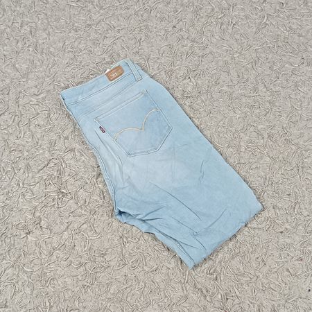 LEVI'S WOMAN'S DENIM JEANS - BUNDLE 06