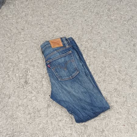 LEVI'S WOMAN'S DENIM JEANS - BUNDLE 08