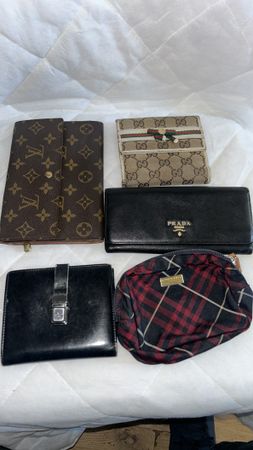 Louis Vuitton Wallets / Pouches