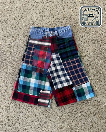 Shorts in denim a quadri patchwork riciclato