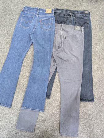 ZV1960 Ladies Levi’s Jeans