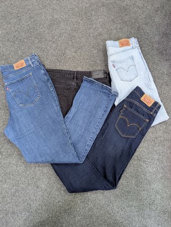 ZV1964 Ladies Levi’s Jeans