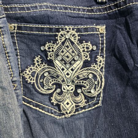 AV-1080 Y2K Style Capri