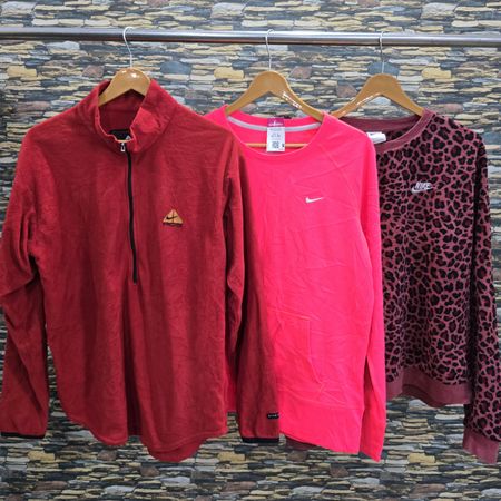 AV-1091 Nike Sweatshirts & Track tops