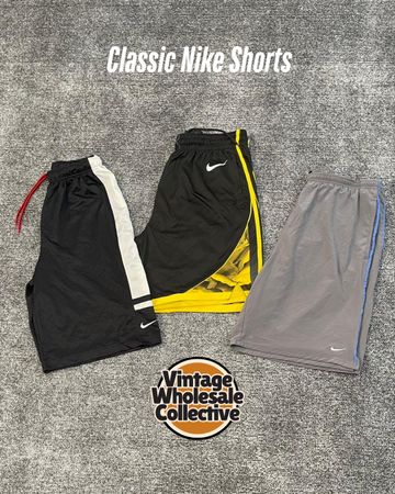 Classic Nike Shorts - (28/02)