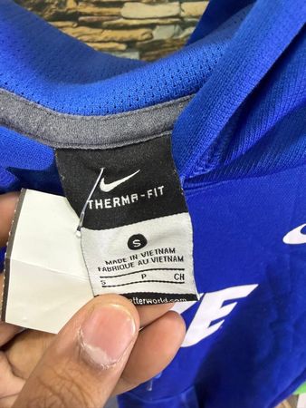 AV-1114 Nike Hoodies & Sweatshirts