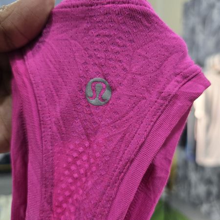 AV-1120 Lululemon Tank Tops