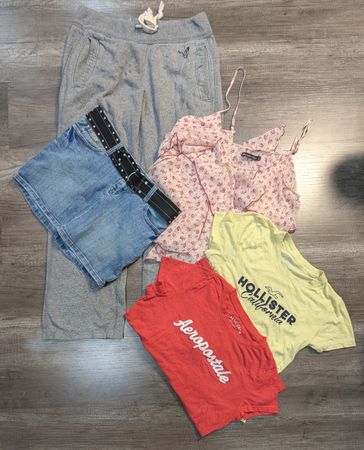4139 - American Eagle, Hollister, Aeropostale, Abercrombie Cami-Tops, T-Shirts mit halben und vollen Ärmeln, Hemden mit vollen Ärmeln, Röcke und Hosen