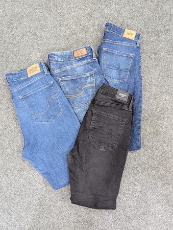 ZV1968 Ladies Levi’s Jeans
