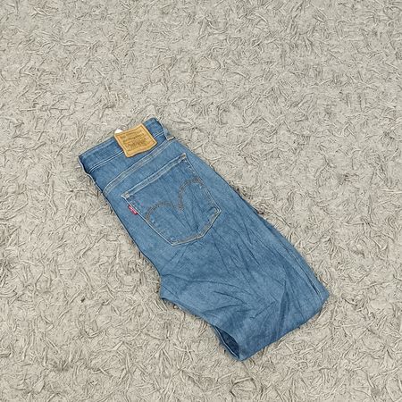 LEVI'S WOMAN'S DENIM JEANS - BUNDLE 22