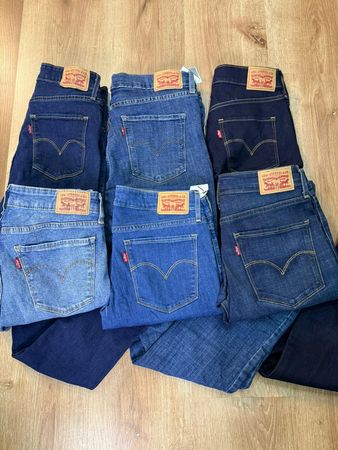 AV-1137 Levi’s Ladies Jeans