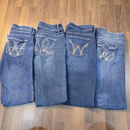 AV-1169 Wrangler BootCut Jeans