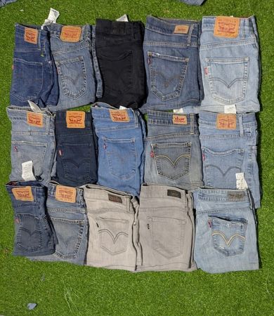 LEVI’S  MINI SHORTS (C 54)