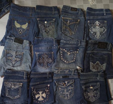 GUESS NO BOUNDARIES AND OTHER MIX BRANDS MINI SHORTS (MD 1122 )