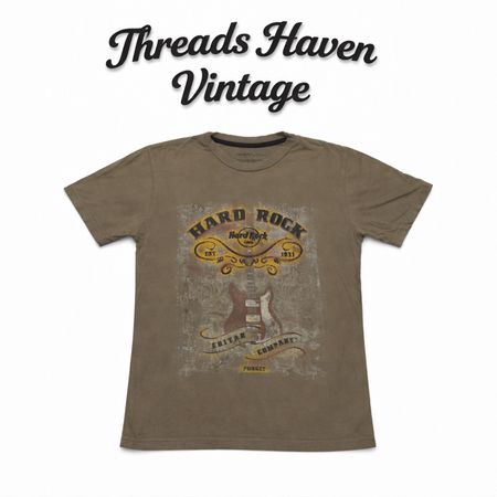 TH # 01 Vintage Hard Rock Cafe Graphic T-Shirt – Retro Band Style.