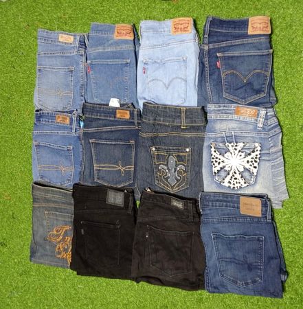 LEVI’S AND OTHER MIX BRANDS MINI SKIRTS (C 58)