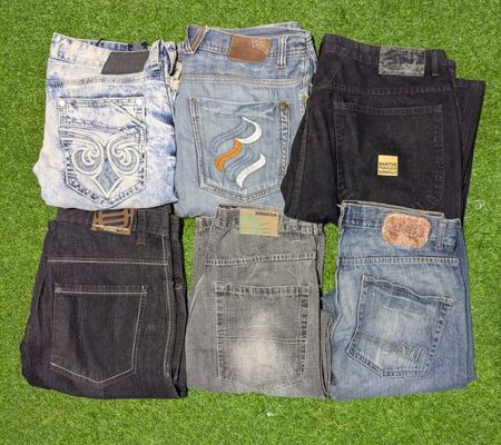 ROCAWEAR AND OTHER MIX BRANDS JEANS (A 024)