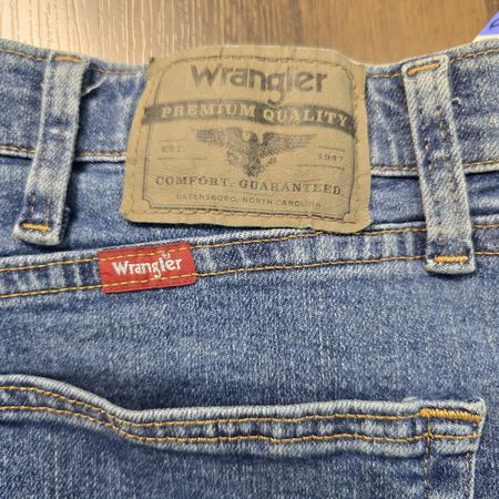 AV-1203 Wrangler Jeans